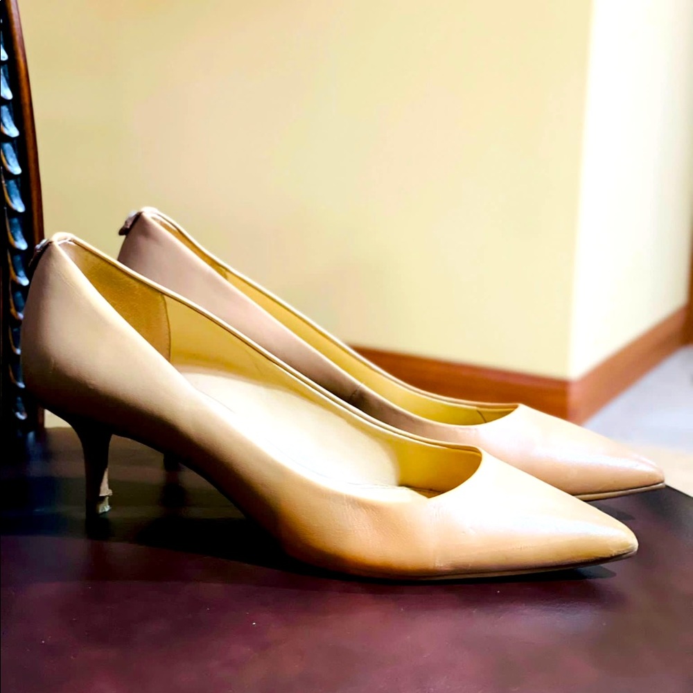 Michael Kors Leather Pointed toes pumps low heel